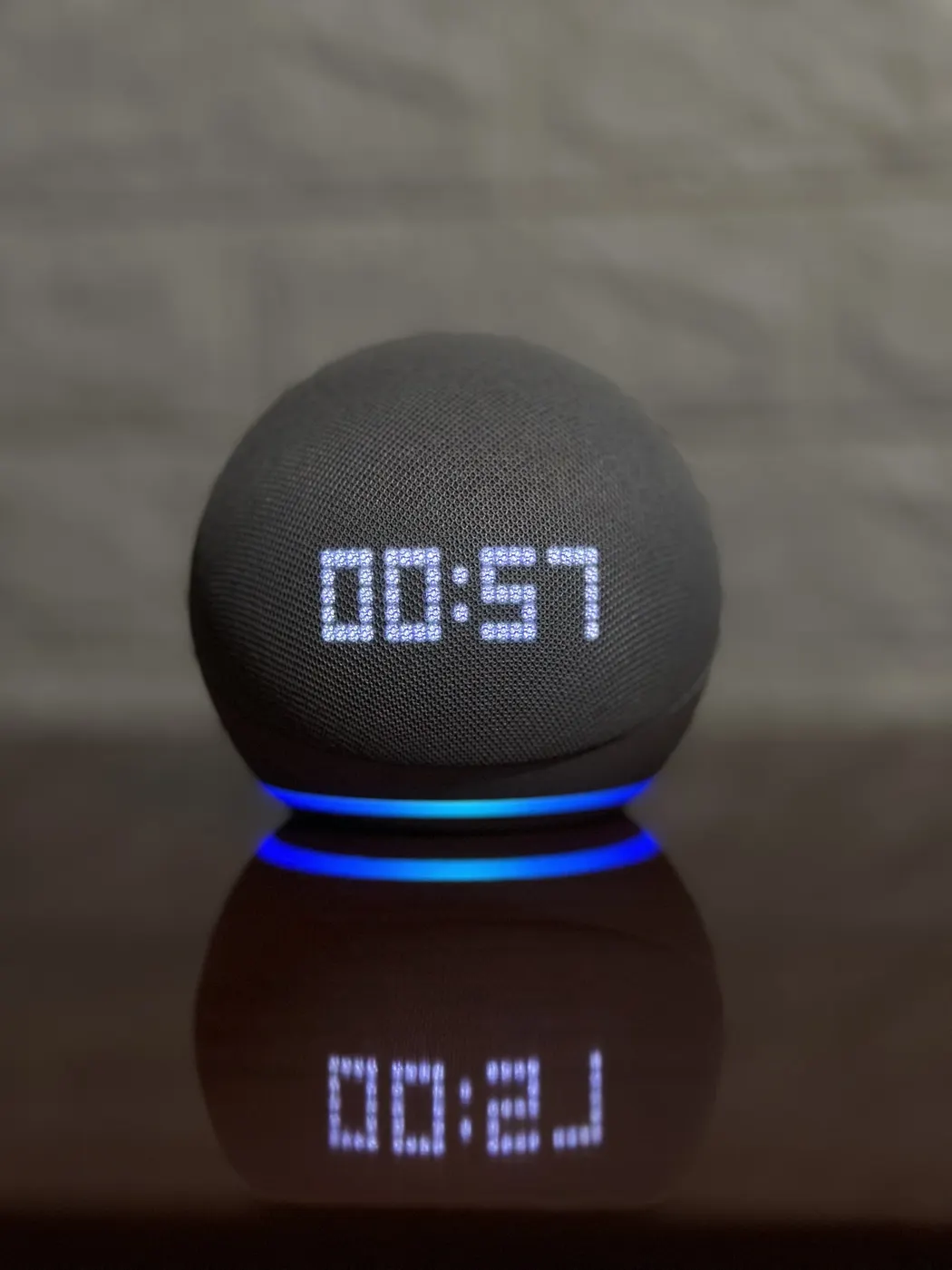 Parlante inteligente Echo Dot con reloj