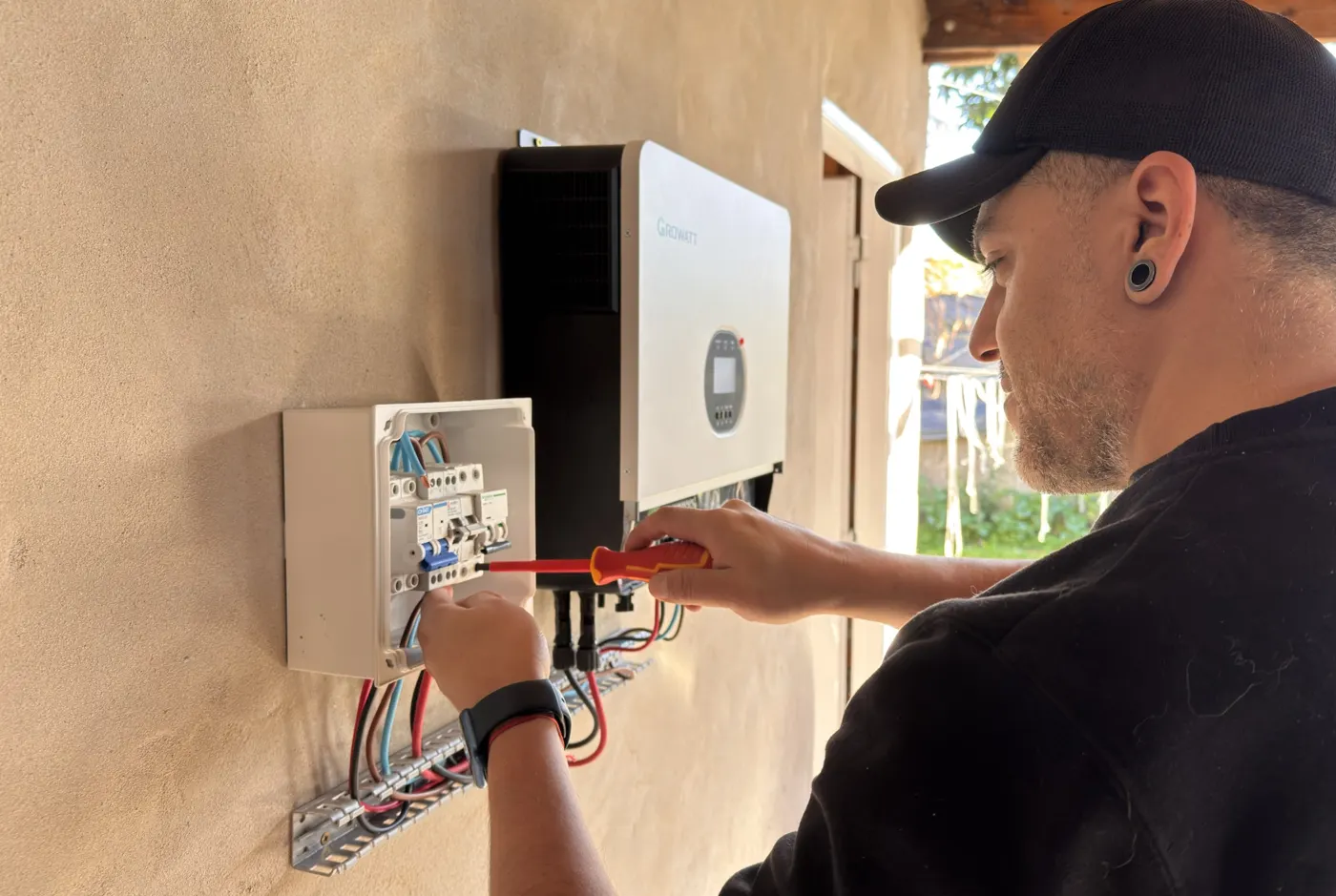 Instalación de un inversor Growatt y su tablero de protecciones