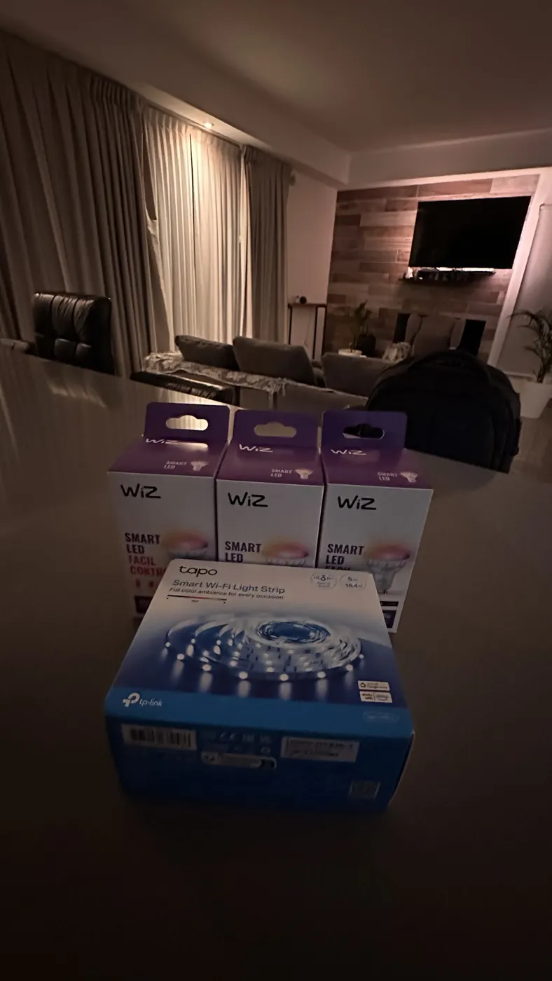 Lámparas WiZ y tira de luz Tapo para instalar
